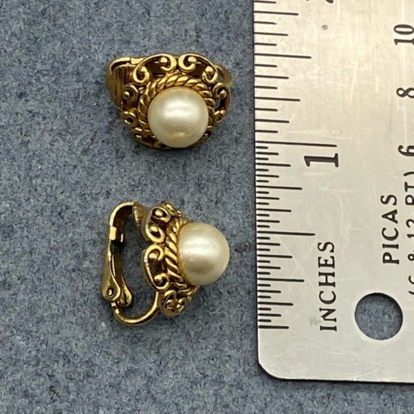 Clip On Earrings White Round Pearl Gold Scroll Rope Vintage Retro Granny Soft Gi - Picture 4 of 4